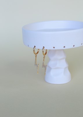 zirkon taşlı sallantılı şimşek küpe