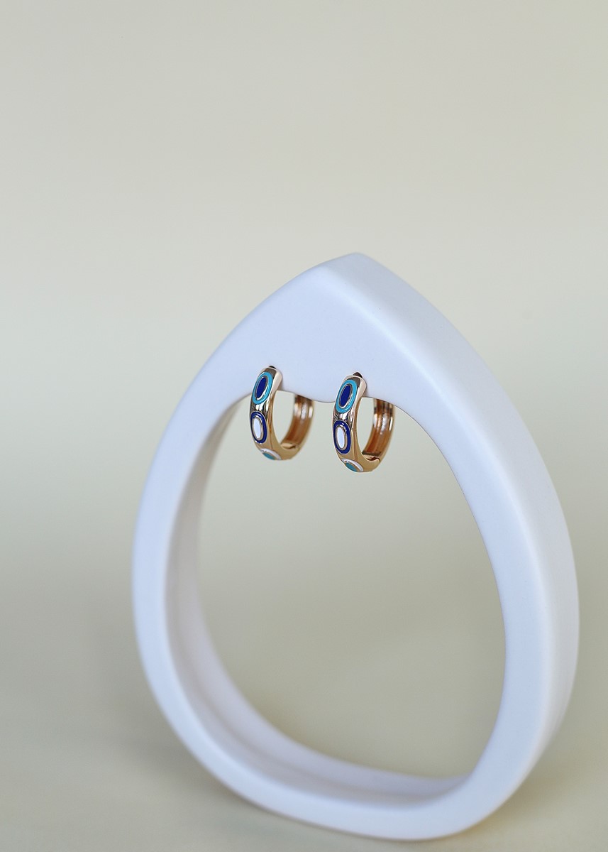 açık mavi, lacivert ve beyaz mineli halka küpe