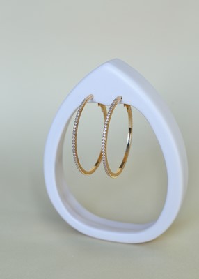 etrafı Gömme zirkon taşlı en büyük boy halka küpe