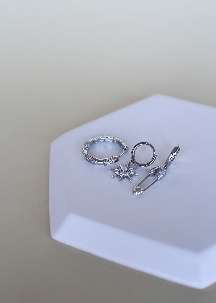 güneş filkete ve halkalı taşlı üçlü kombin küpe