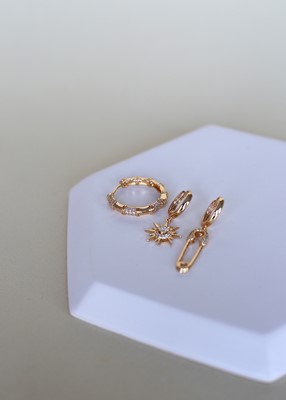 güneş filkete ve halkalı taşlı üçlü kombin küpe