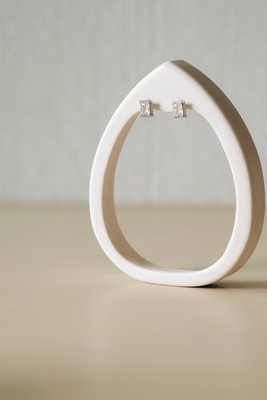 Zİrkon Taşlı Dikdörtgen Kesim Sabit Taş Küpe