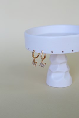 zirkon taşlı minimal m harf küpe