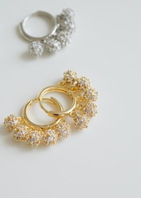 Üzeri Zirkon Taşlı Çoklu Top Sallantılı Tasarım Küpe