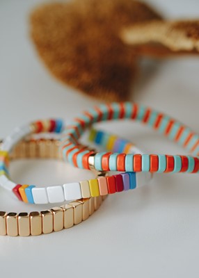 Araları Renkli Beyaz Seramik Kaplama Bileklik