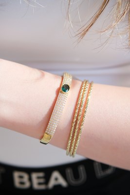 Yeşil Taş Detaylı Taşlı Tasarım Gold Kelepçe