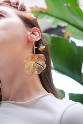 TEL GÖRÜNÜMLÜ BÜYÜK ÇİÇEK KÜPE