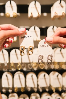 Taşlı Zincir Tasarım Sabit Küpe