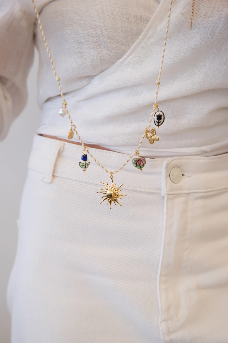 Güneş Detaylı İp Kolye