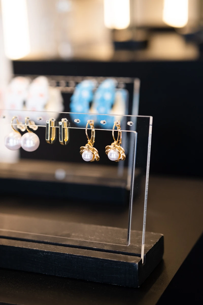 İnci Detaylı Gül Küpe