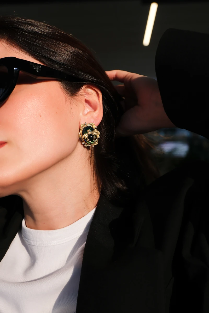 Arı Detaylı Tasarım Küpe