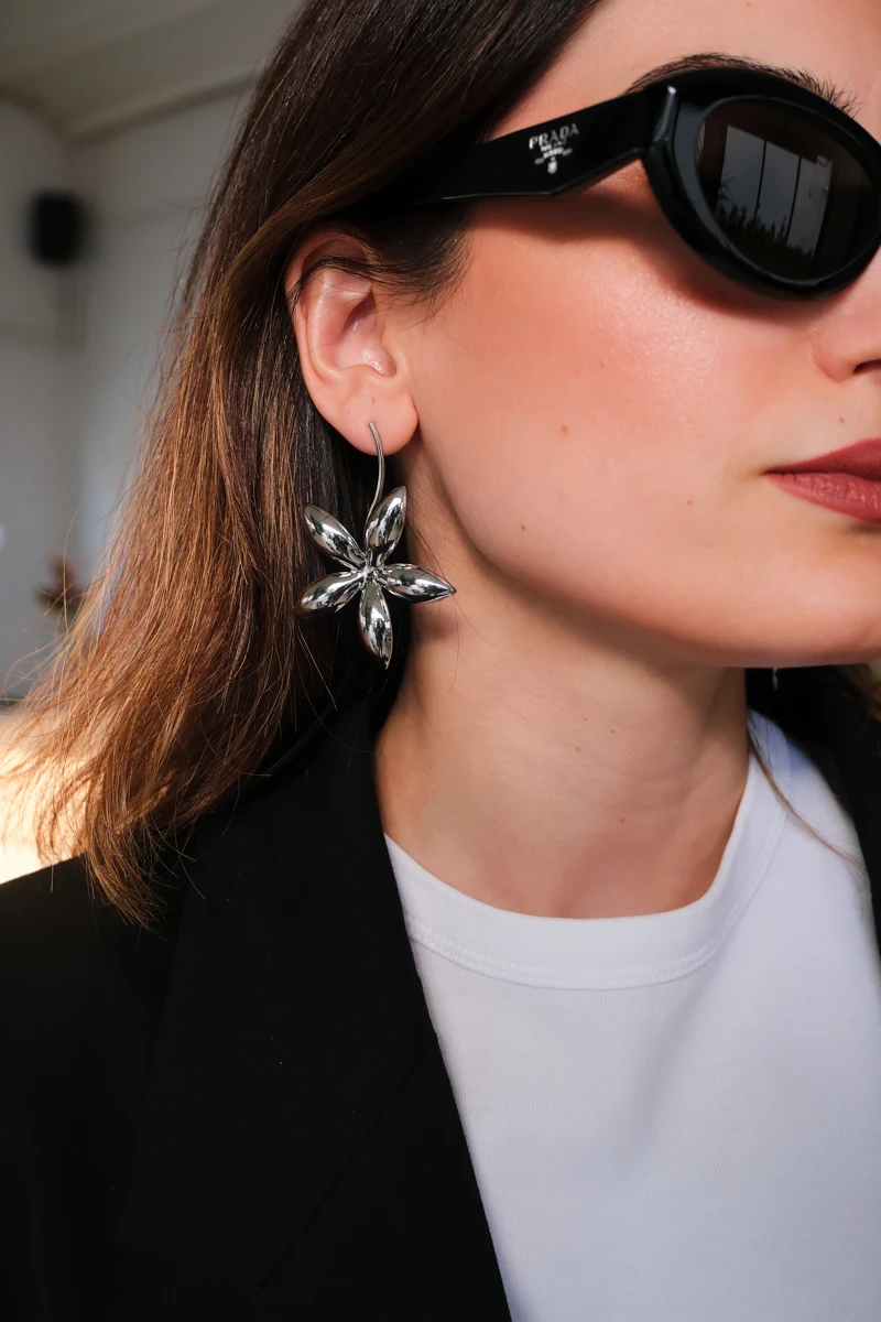 Metal Çiçek Tasarım Küpe