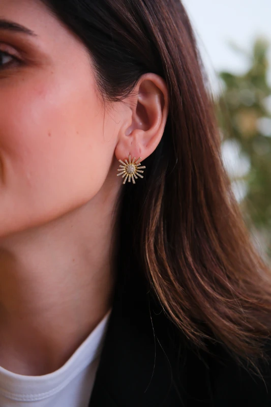 Üzeri Taşlı Çiçek Tasarım Gold Küpe