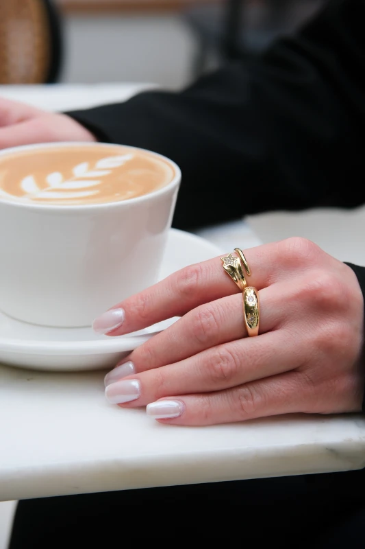 Üzeri Taşlı Güneş Detaylı Tasarım Gold Yüzük