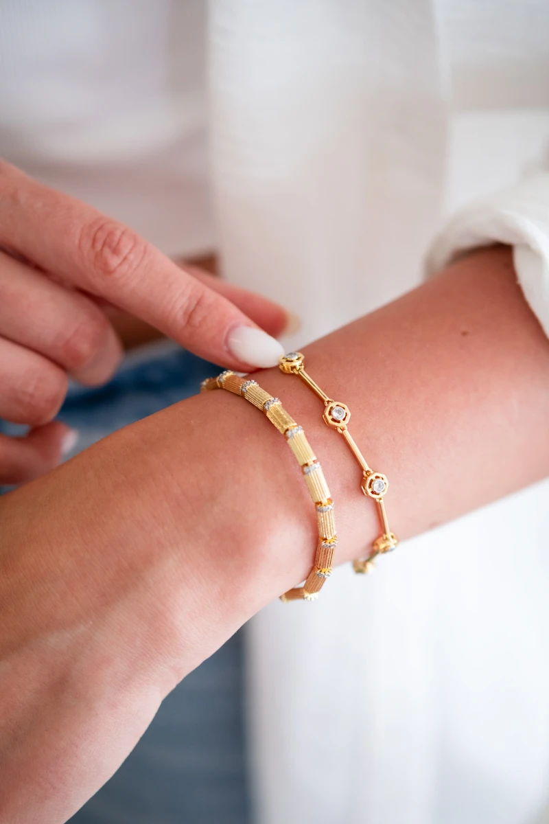 Gümüş Taş Detaylı Gold Silindir Bileklik