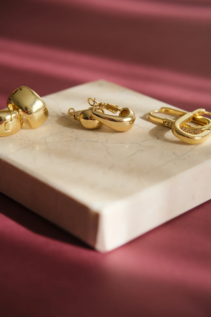 Bombeli Minimal Damla Tasarım Halka Küpe