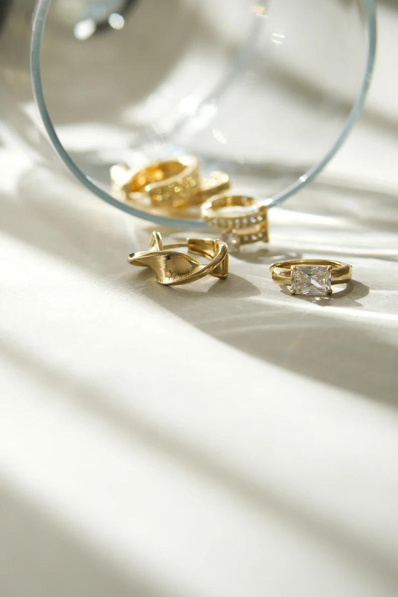 Geniş Kıvrımlı Tasarım Minimal Halka Küpe