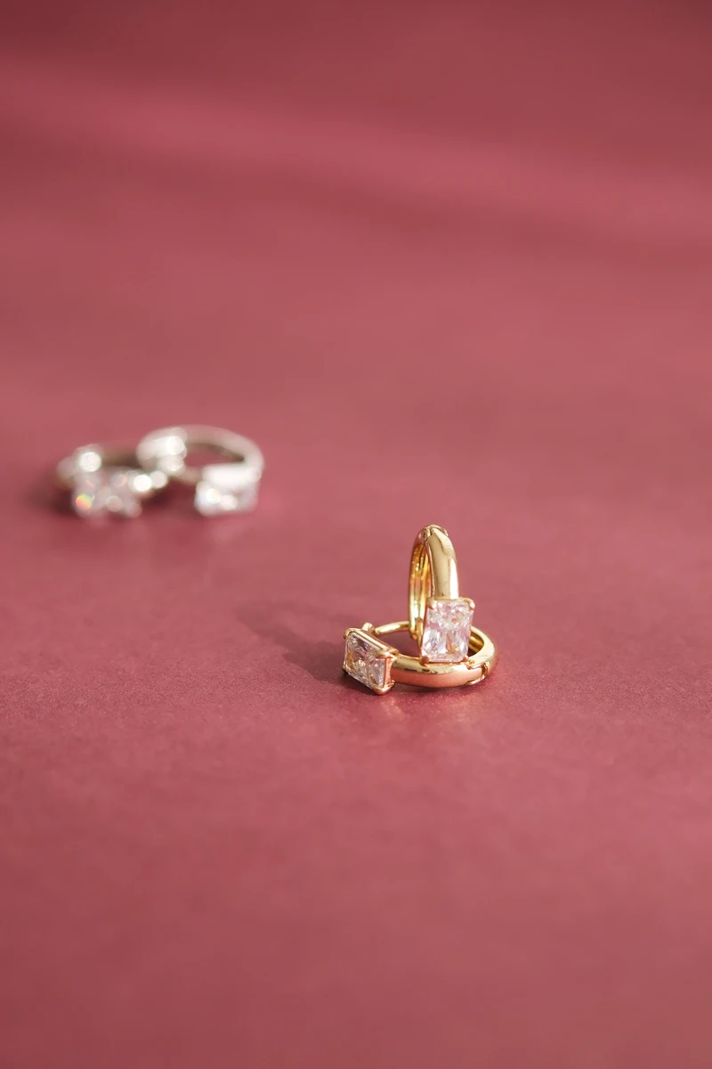 Kare Taş Detaylı Minimal Halka Küpe