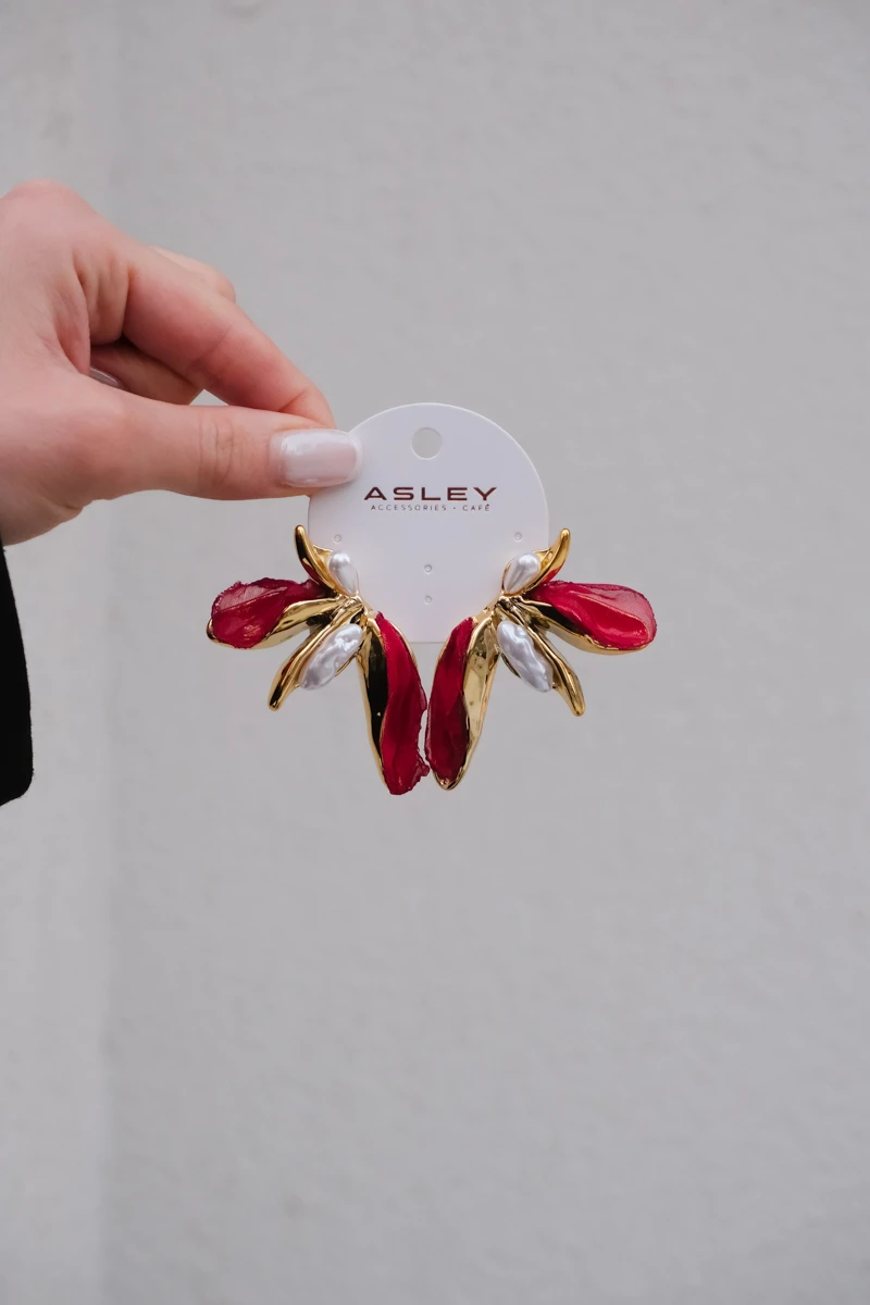 Kumaş ve İnci Detaylı Yaprak Tasarım Küpe