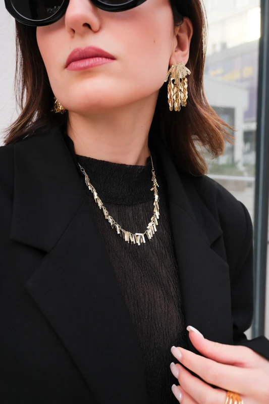 Pul Sallantılı Kısa Tasarım Kolye