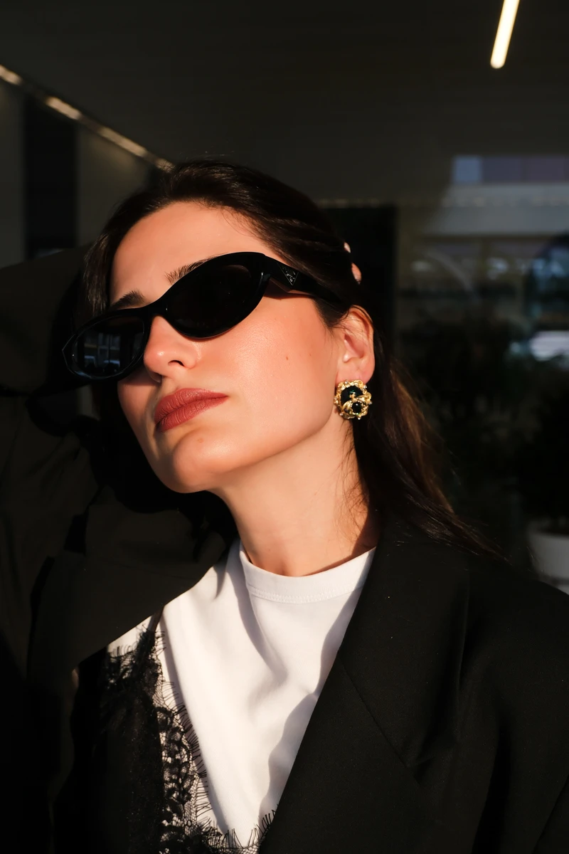 Arı Detaylı Tasarım Küpe