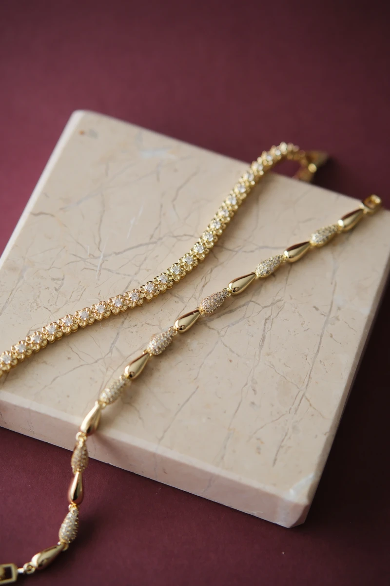 Ortası Taşlı Çiçek Tasarım Gold Su Yolu Bileklik