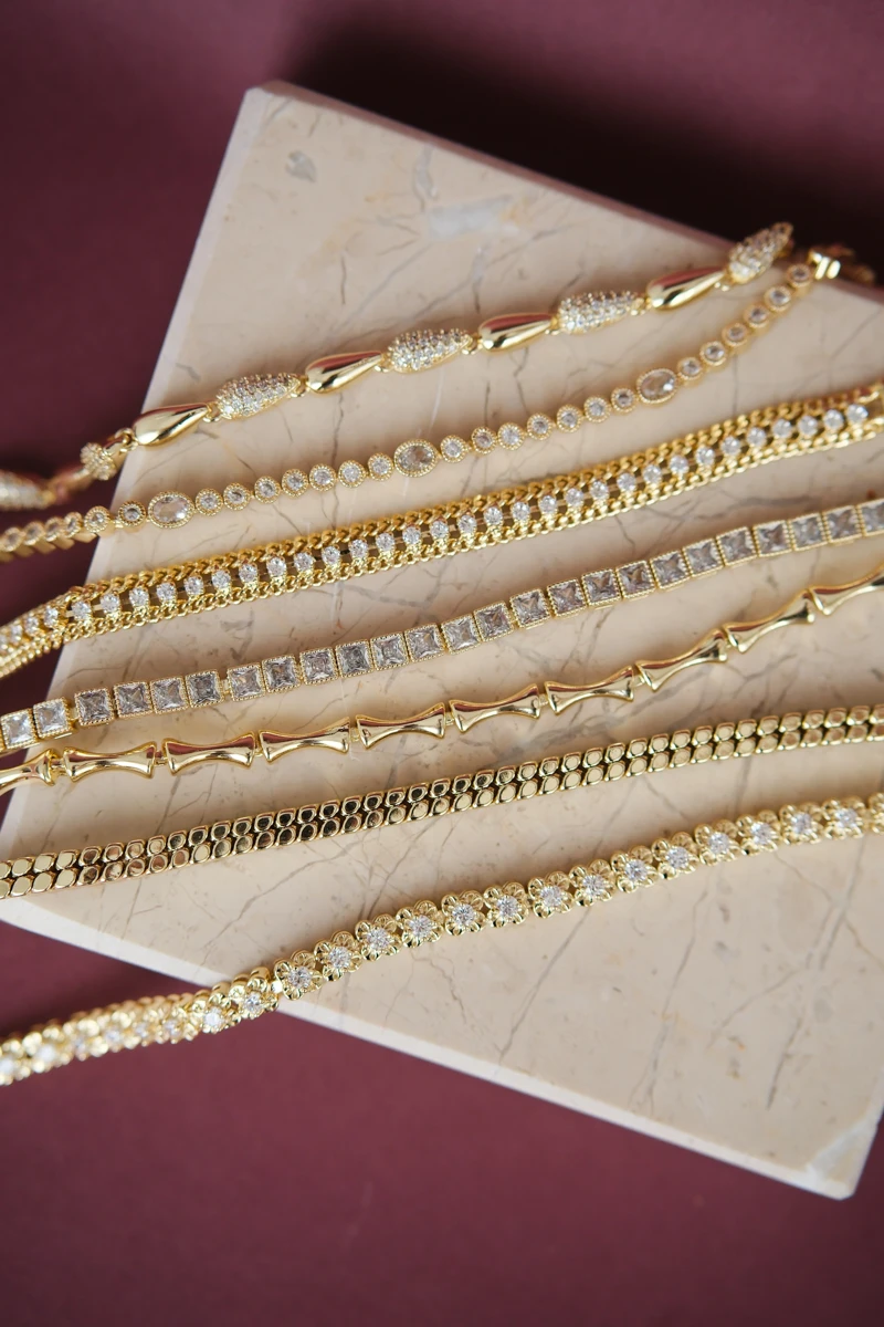 Sıra Taşlı Zincir Tasarım Gold Su Yolu Bileklik