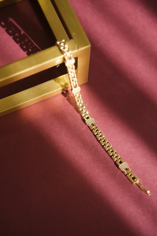 Araları Taşlı Plaka Detaylı Kordon Tasarım Gold Su Yolu Bileklik