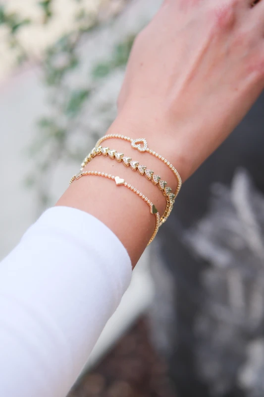 Metal Minimal Kalp Sıralı İnce Su Yolu Bileklik