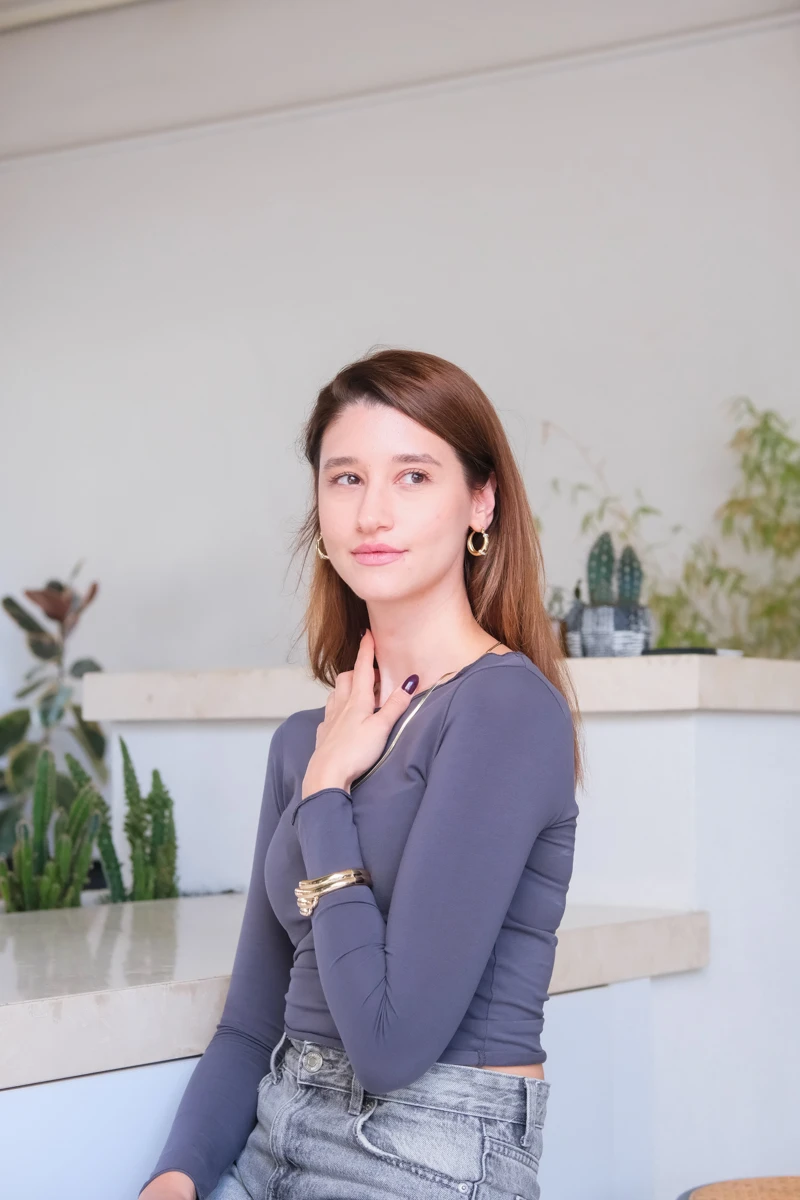 GÜMÜŞ TAŞ DETAYLI GOLD HALKA KÜPE