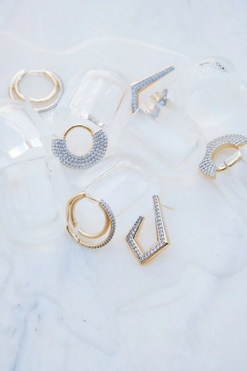 Gümüş Taşlı Yelpaze Tasarım Gold Küpe