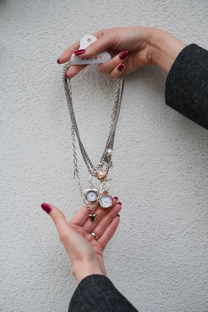 Saat Charmlı Çoklu Kolye Seti