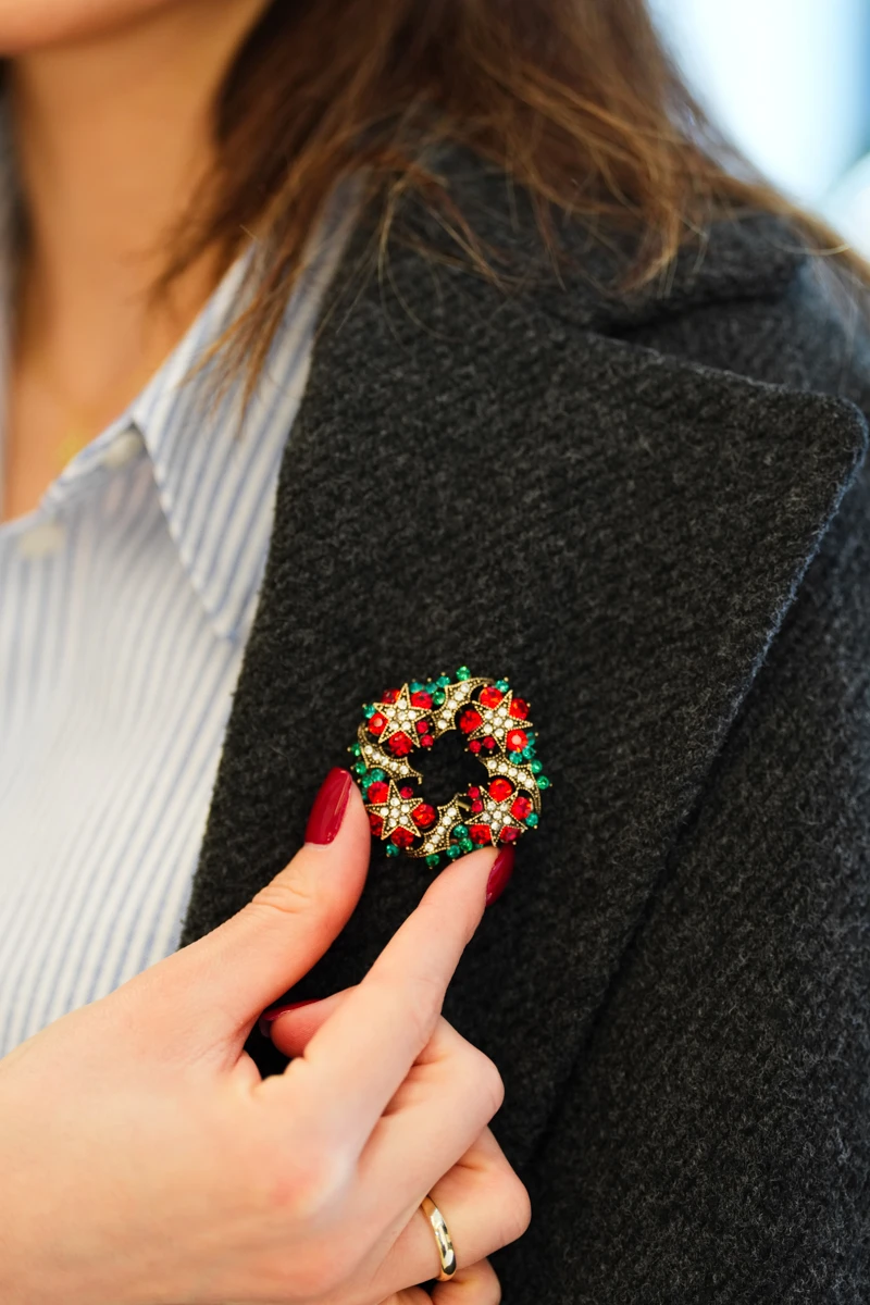 Taşlı Çelenk Broş