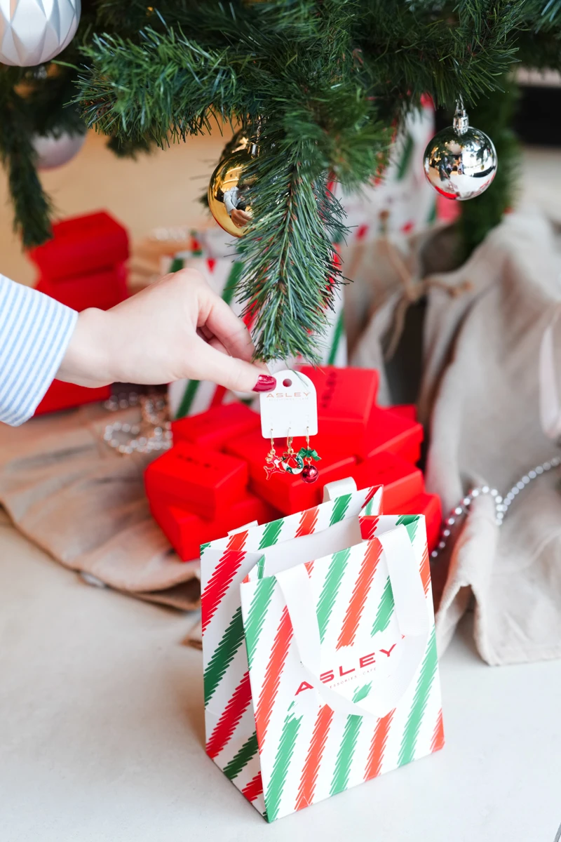 Yılbaşı Temalı Üçlü Gold Küpe Seti