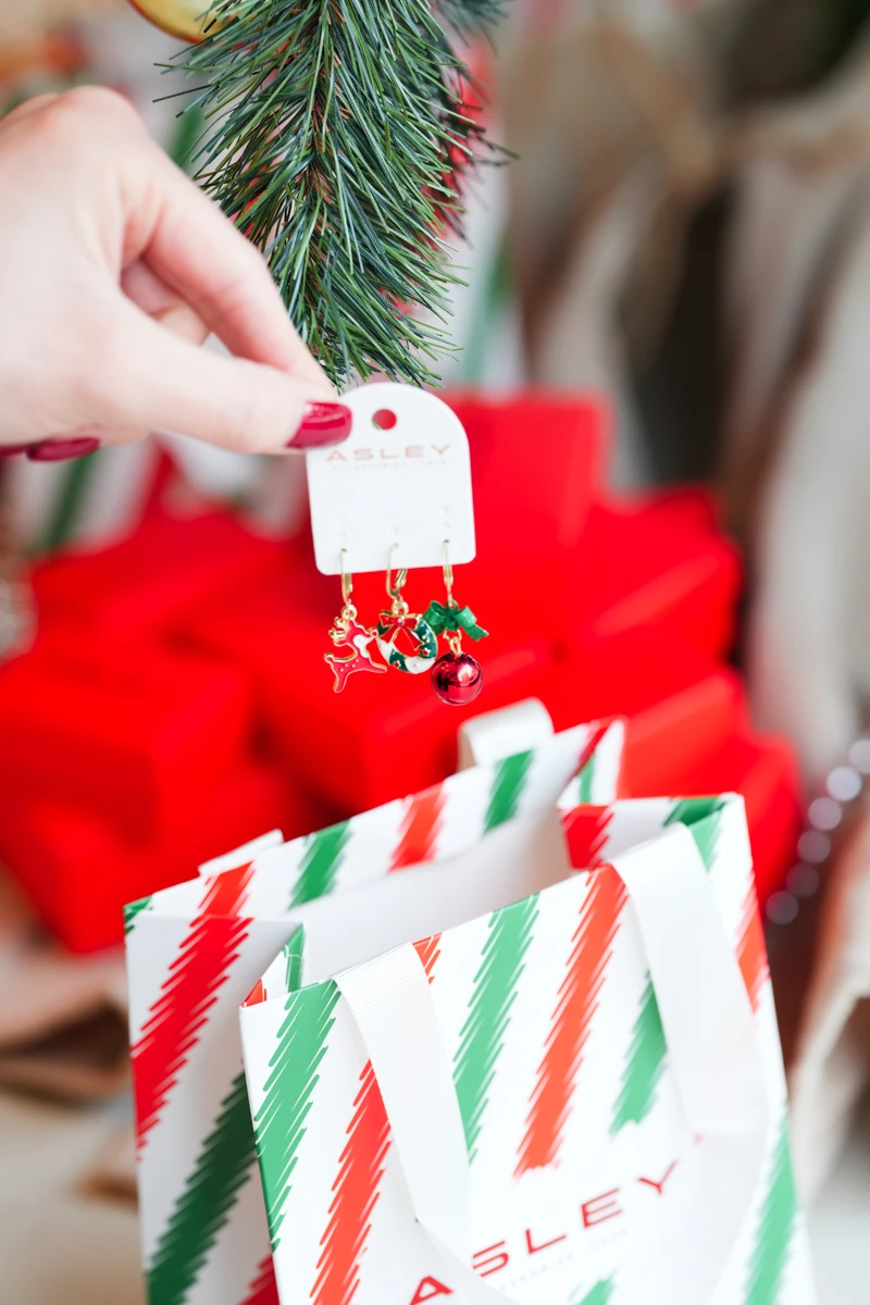 Yılbaşı Temalı Üçlü Gold Küpe Seti