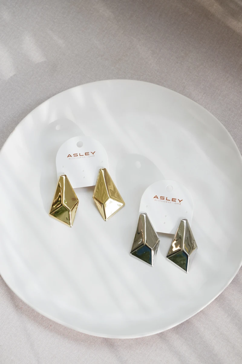 Dörtgen Plaka Tasarım Küpe