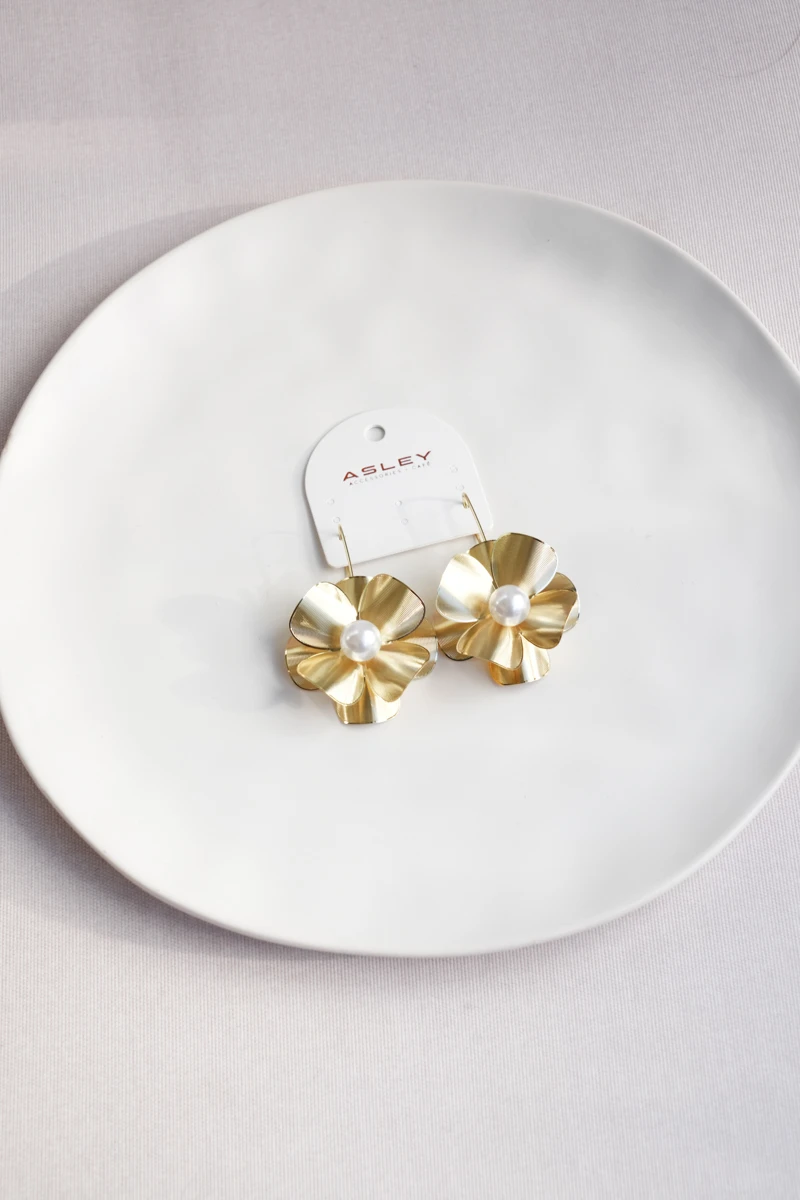 İnci Detaylı Çiçek Tasarım Gold Küpe