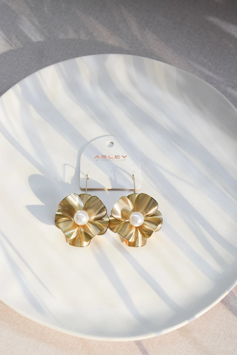 İnci Detaylı Çiçek Tasarım Gold Küpe