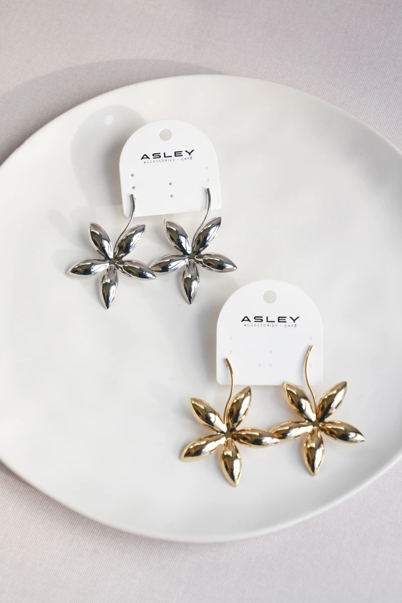 Metal Çiçek Tasarım Küpe