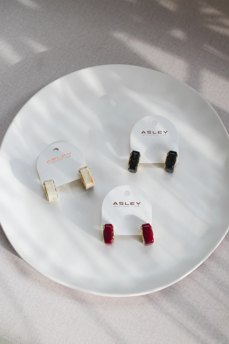 Mineli Kare Tasarım Gold Küpe