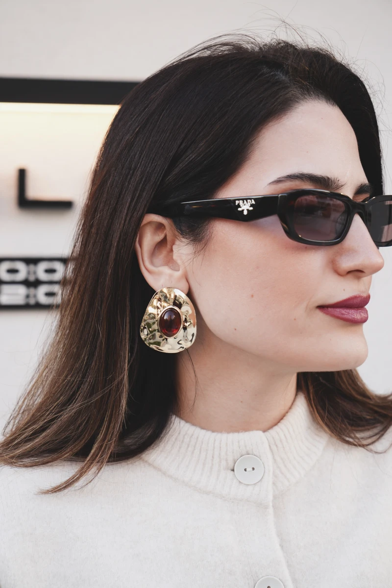 Oval Taş Detaylı Dokulu Plaka Tasarım Gold Küpe