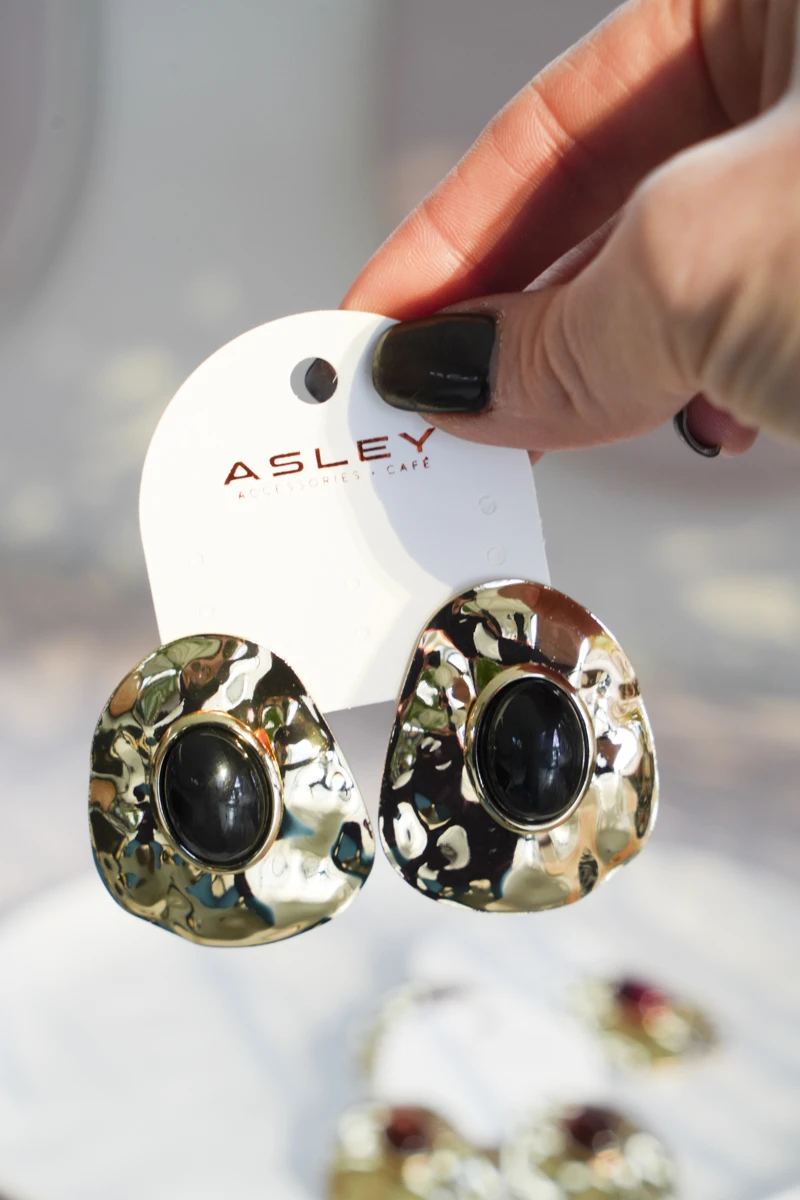 Oval Taş Detaylı Dokulu Plaka Tasarım Gold Küpe