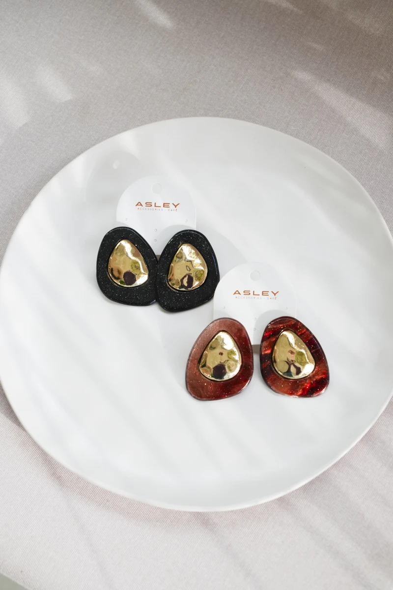 Simli Görünümlü Plaka Tasarım Küpe