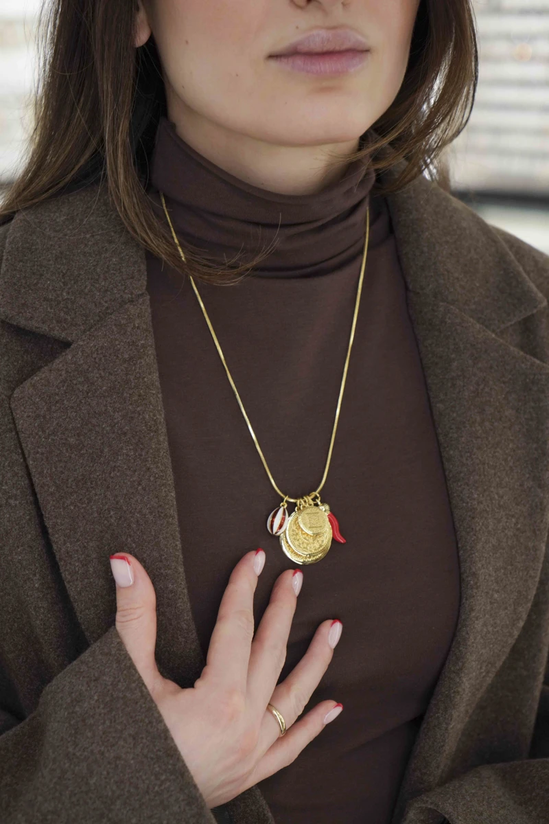 Çoklu Charm Detaylı Gold Kolye