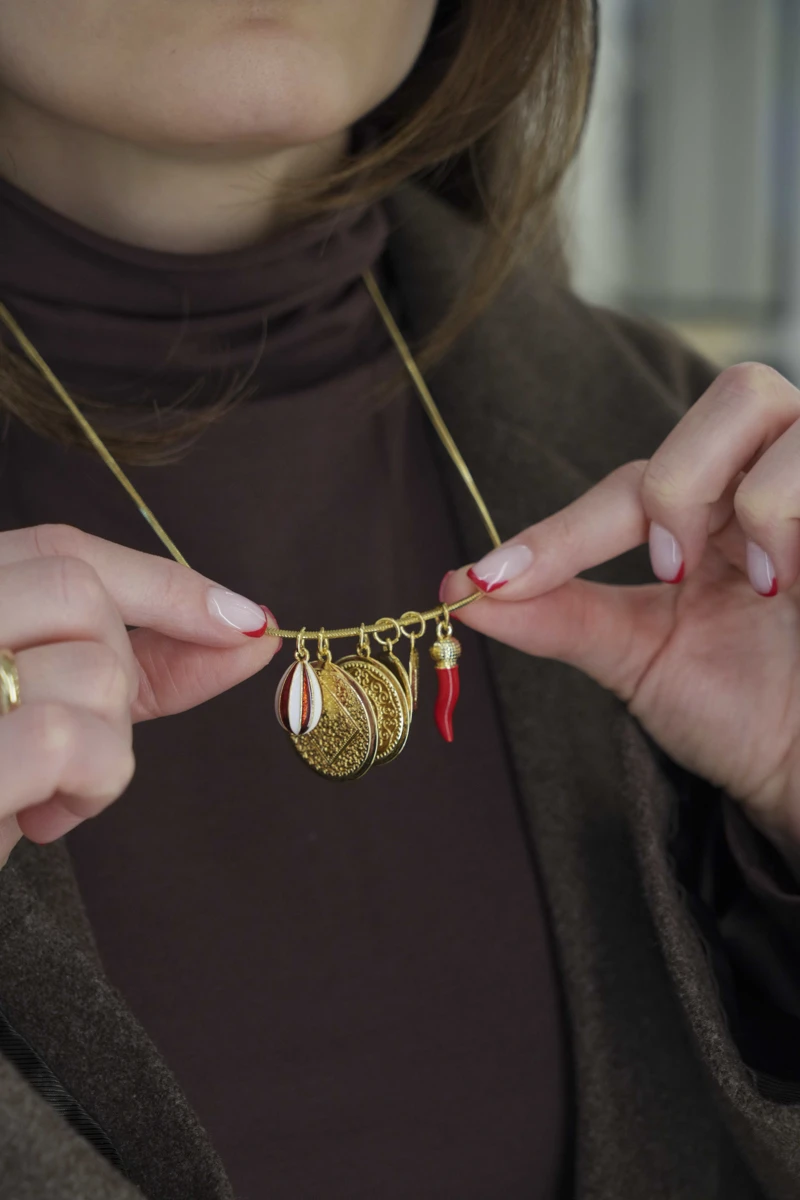 Çoklu Charm Detaylı Gold Kolye