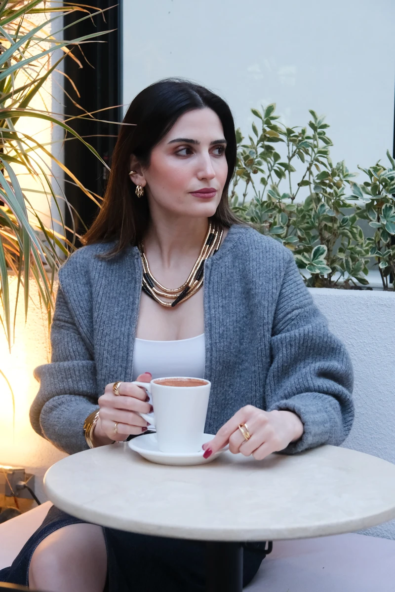 Gold ve Siyah Silindir Tasarım Çoklu Kolye