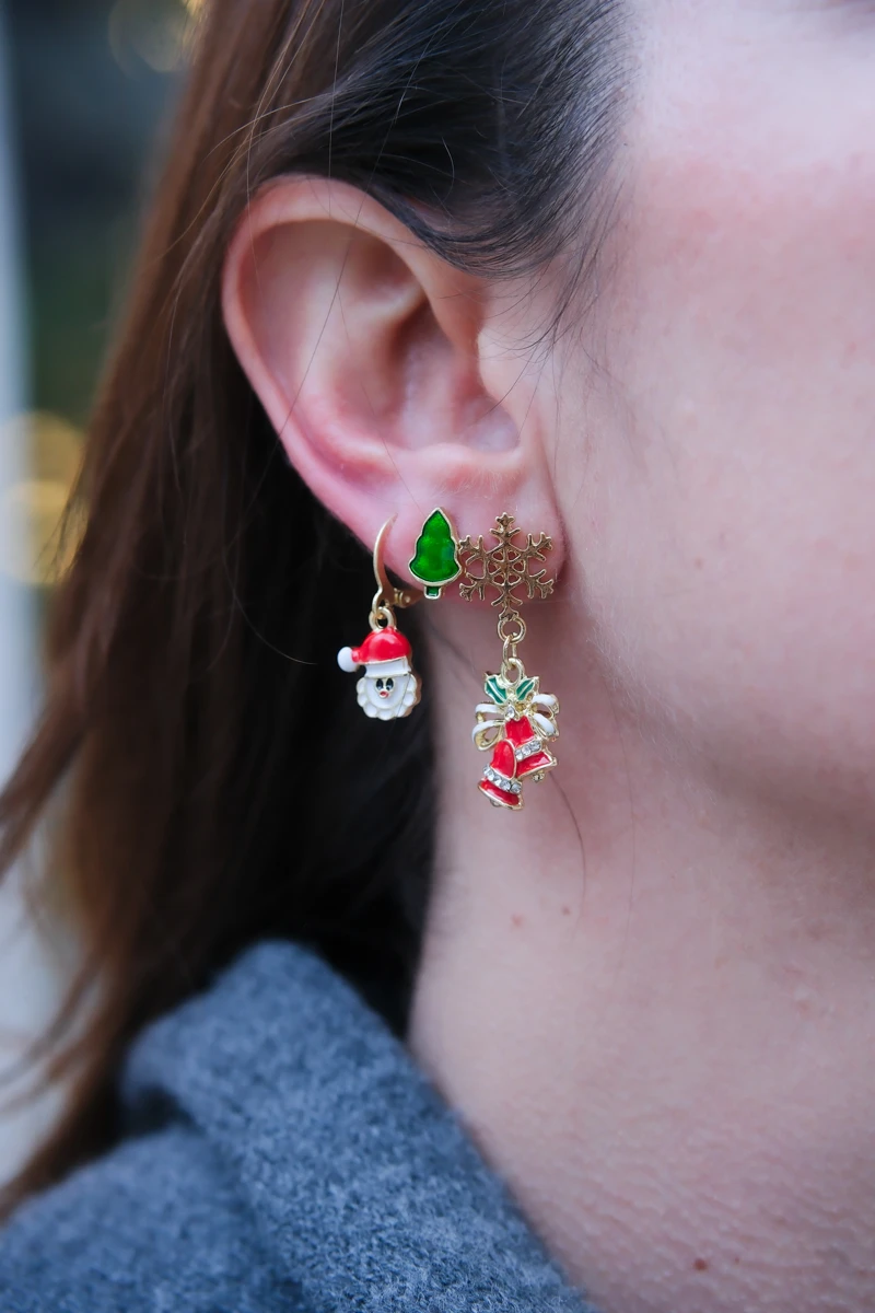 Noel Baba ve Çan Detaylı Yılbaşı Temalı Üçlü Gold Küpe Seti