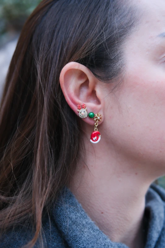 Geyik ve Şapka Detaylı Yılbaşı Temalı Üçlü Gold Küpe Seti