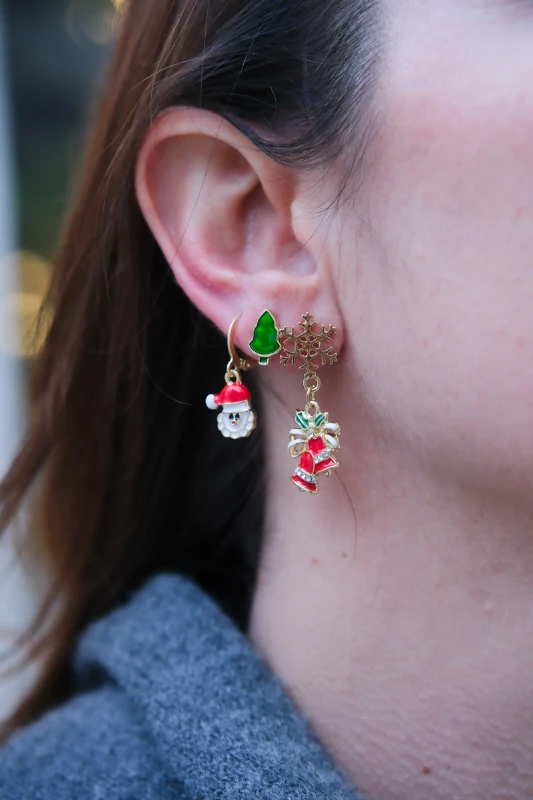 Noel Baba ve Çan Detaylı Yılbaşı Temalı Üçlü Gold Küpe Seti