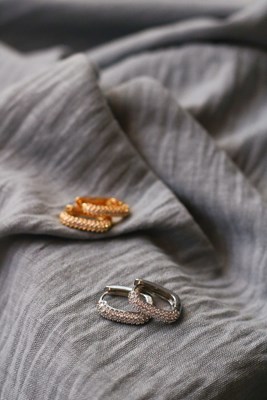 Ön Yüzü Taşlı Oval Halka Küpe